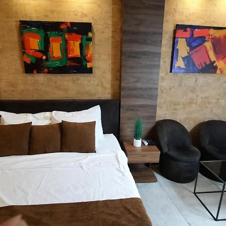 Stan Na Dan Apartman D Lux Jacuzzi Kragujevac Exterior foto