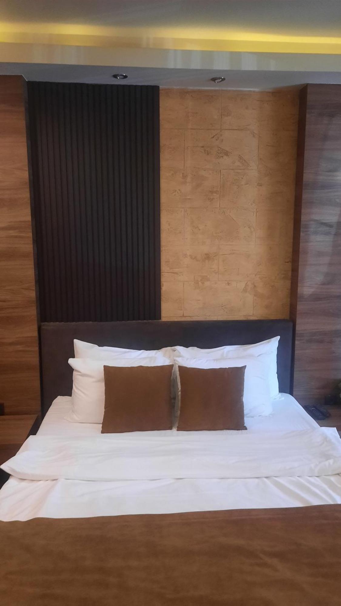 Stan Na Dan Apartman D Lux Jacuzzi Kragujevac Exterior foto