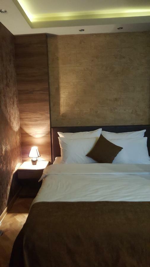 Stan Na Dan Apartman D Lux Jacuzzi Kragujevac Exterior foto