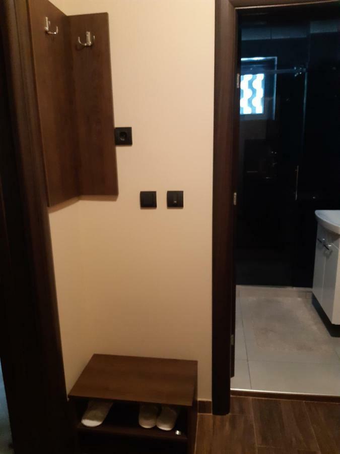 Stan Na Dan Apartman D Lux Jacuzzi Kragujevac Exterior foto